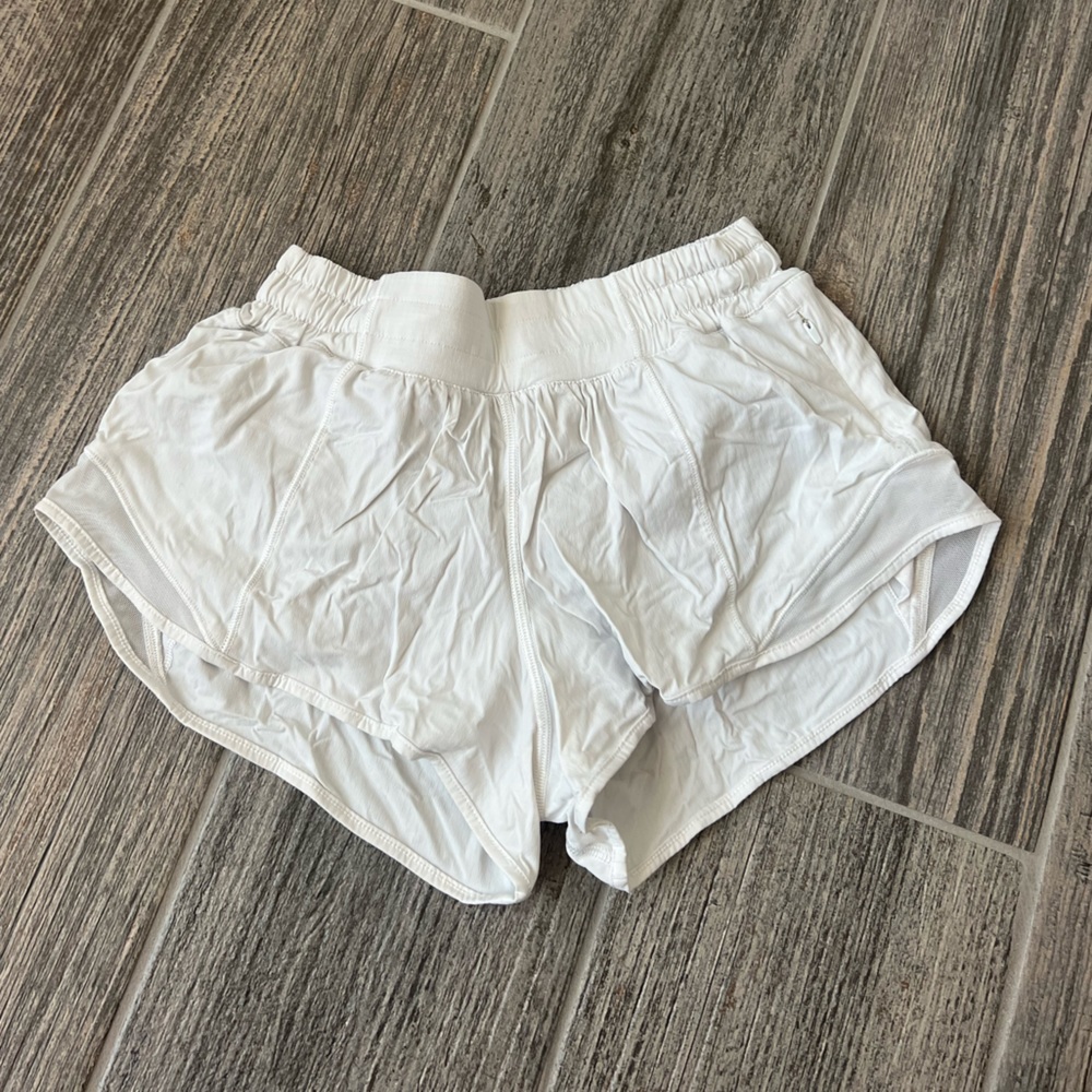 Lululemon Hotty Hot Low-Rise Lined Short 2.5”